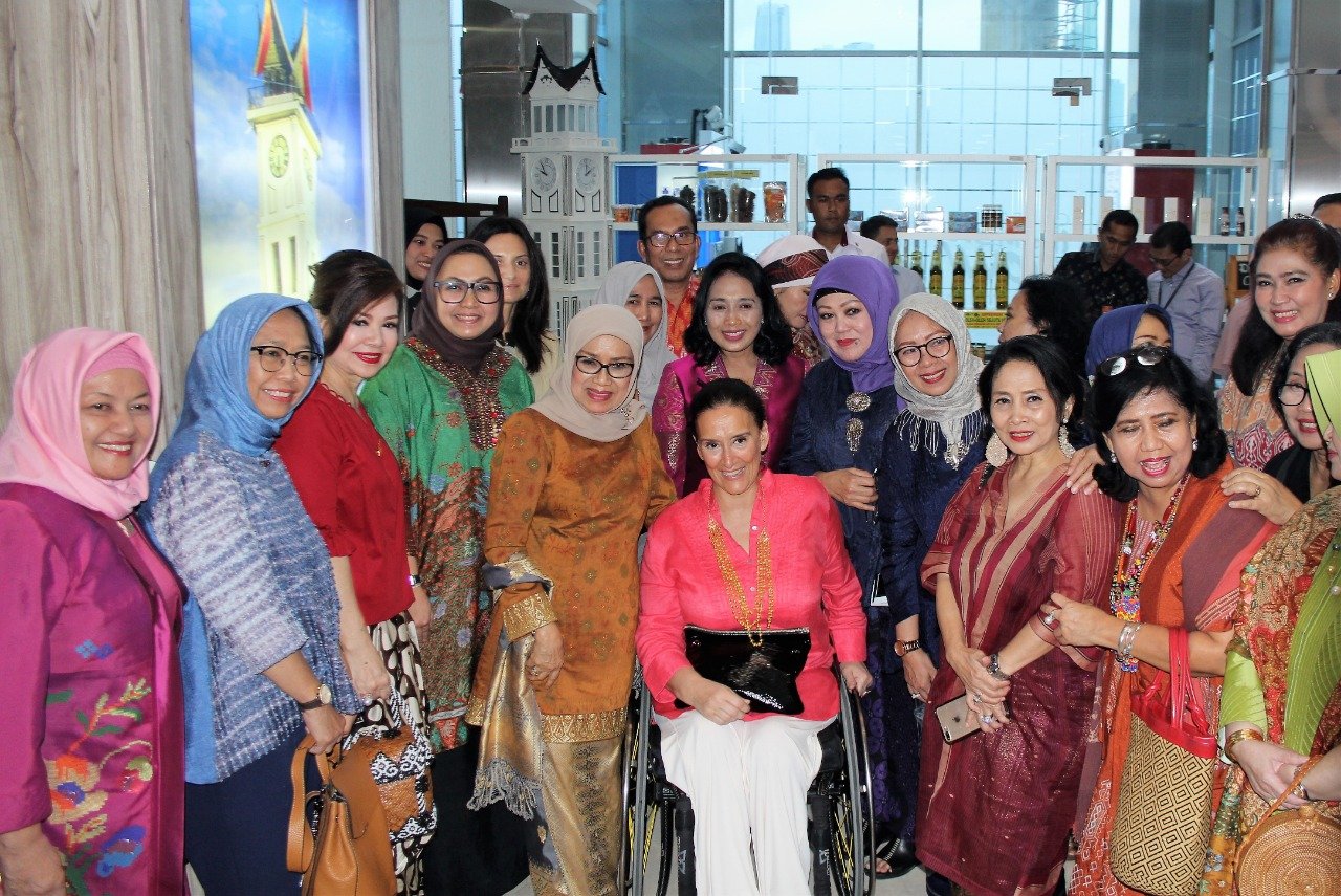 Wapres Argentina Terkesima Melihat Kerajinan Indonesia