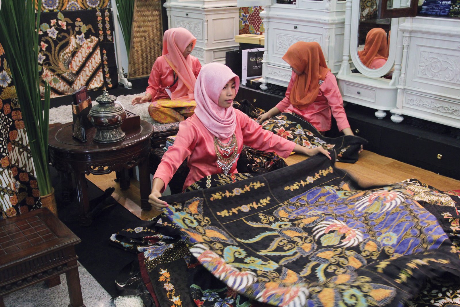 Makin Cantik Batik Warna Alami