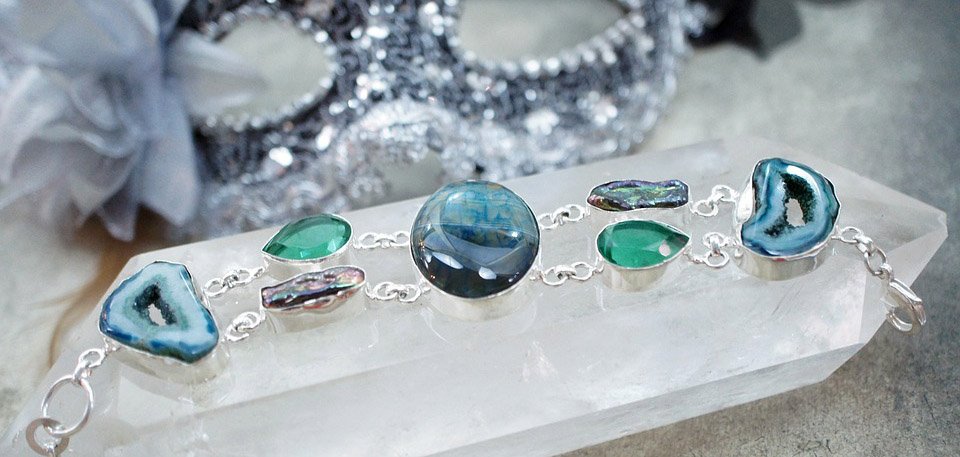 Batu Mulia Tentukan Nilai Perhiasan