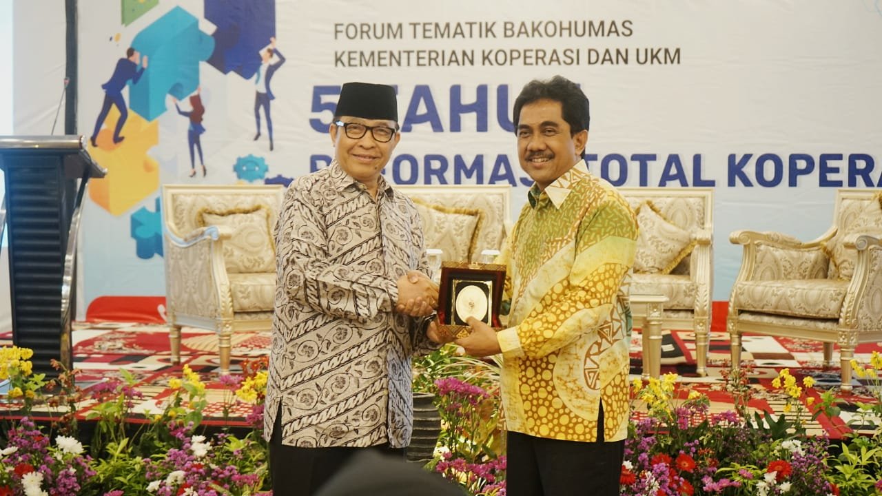 Manfaatkan Media Sosial untuk Masyarakatkan Koperasi