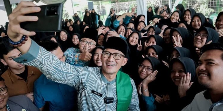 Sandiaga Uno  Apresiasi Para Santri Ikuti Pelatihan Santri Digitalpreneur