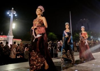 Istana Berbatik Hadirkan Fashion Show Keindahan Batik Nusantara