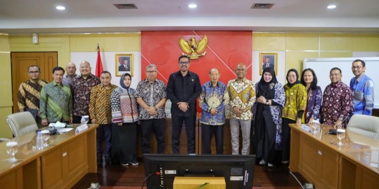 Menteri UKM Siap Jadi Bapak Asuh ASEPHI