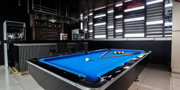 Nikmati Permainan Biliar dari 7th Sky Lounge, Vasaka Hotel Jakarta