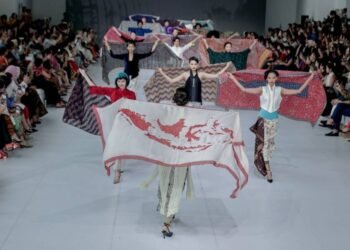 BINhouse Persembahkan Kehangatan dan Keindahan dalam “Bahasa Kain” di Jakarta Fashion Week 2026