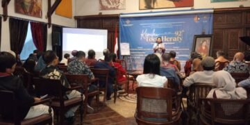 Pameran Seni “Kemilau Toeti Heraty 92 Tahun: Menyingkap Pretensi”