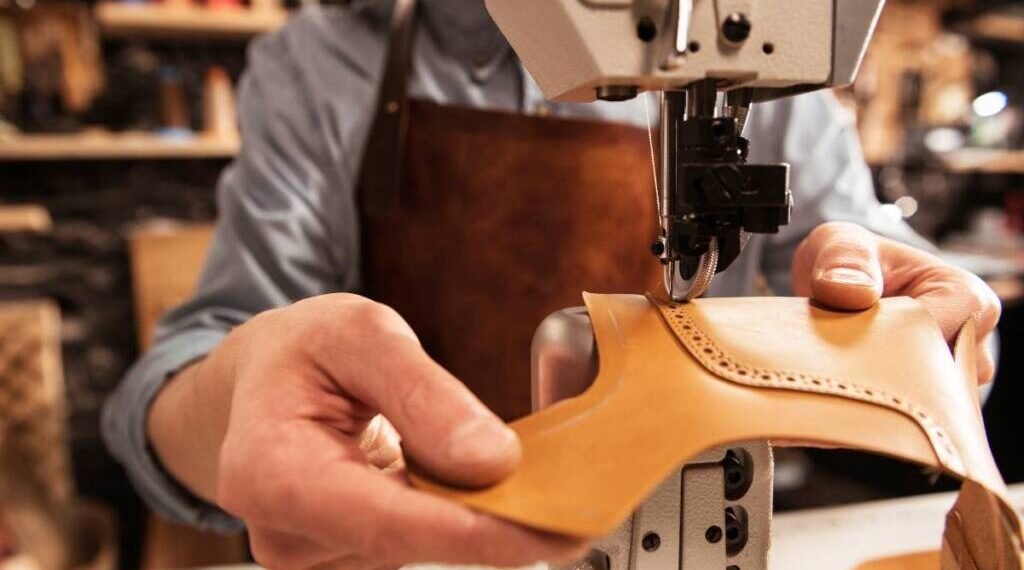 Kemenperin Dorong Penguatan Industri Kulit Melalui Pelatihan Teknik Carving dan Pengembangan IKM Nasional