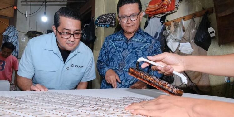 Menteri Ekraf Tinjau Kampung Batik Kauman dan Solo Night Market Saat Libur Nataru