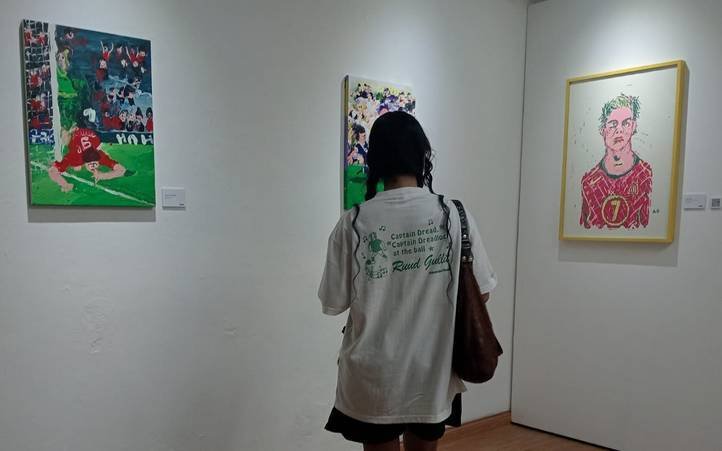 Dari Lapangan ke Kanvas: Perspektif Bola dalam Karya Ardi Gunawan