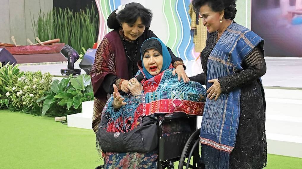 Anne Avantie Gaungkan “Ulos Berdaya, Berkarya Pasca Bencana