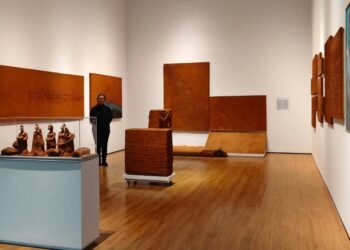 Endang Lestari Hadirkan Ritus “Geophagia Memoria” dan Performativitas Tanah dalam Pameran Indonesian Women Artists