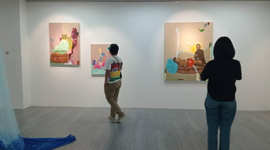 Fragmen Keluarga dalam Pameran Seni Rupa “Ibu, Peluru dan Tepian Biru”