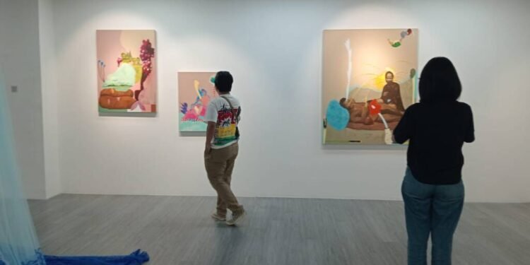 Fragmen Keluarga dalam Pameran Seni Rupa “Ibu, Peluru dan Tepian Biru”