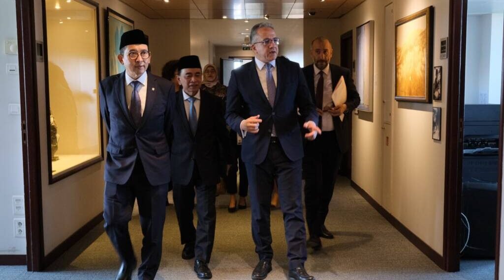 Fadli Zon Temui  UNESCO, Indonesia Tegaskan Pelindungan Borobudur