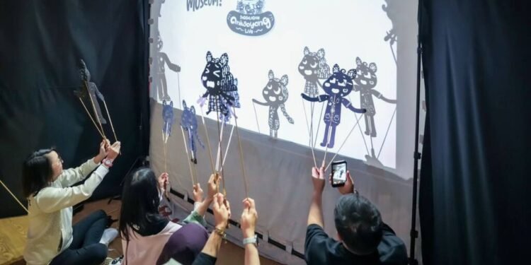 Pertunjukan Aniwayang di Museum Nasional, Wamen Ekraf Soroti Potensi Ekonomi Wayang