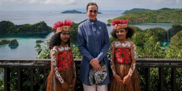 Menpar Tinjau Kesiapan Revalidasi UNESCO Global Geopark Raja Ampat