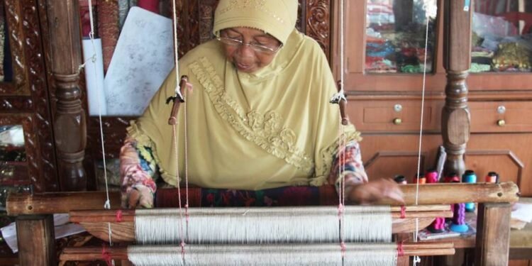 Kemenperin Dorong Tenun Nusantara Menembus Pasar Global Lewat Inovasi dan Diversifikasi Produk