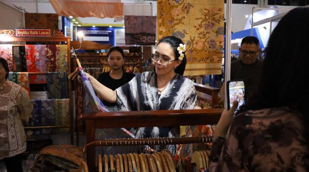 Rieke Diah Pitaloka Sambangi INACRAFT, Siap Dukung UMKM Lewat Promosi Digital dan Pendampingan Hukum
