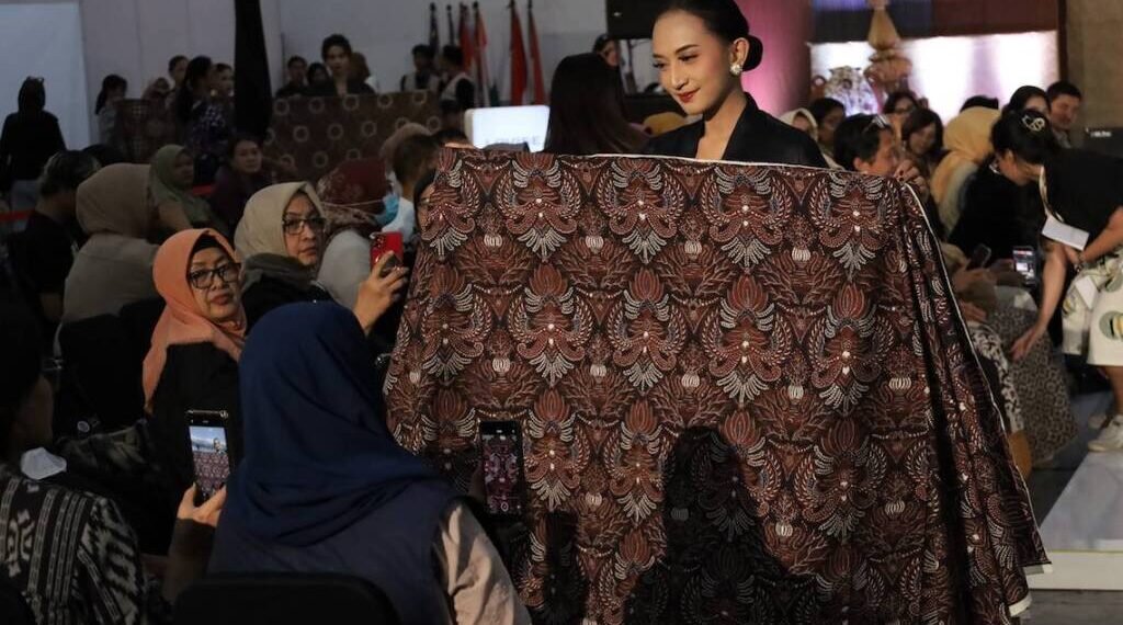 Asthabrata, Falsafah Kepemimpinan Jawa Menjelma Karya Batik di INACRAFT Yogyakarta