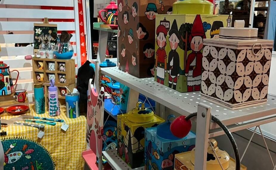 Pertama Kali Ikut INACRAFT, Produk Lukis Tangan Karya Sinta Dilirik Pembeli Mancanegara