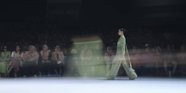 Indonesia Fashion Week 2026 Dibuka, Ulos Sumatera Utara Jadi Inspirasi Mode Nasional