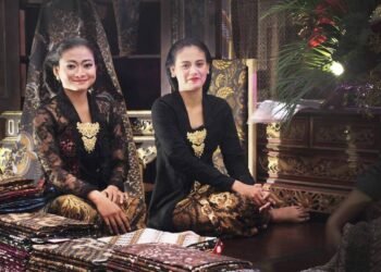 Ekraf Ajak Gen Z Pakai Wastra Indonesia