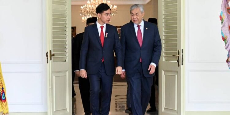 Indonesia-Malaysia Bahas Industri Halal, Pembangunan Desa, dan Pelindungan PMI