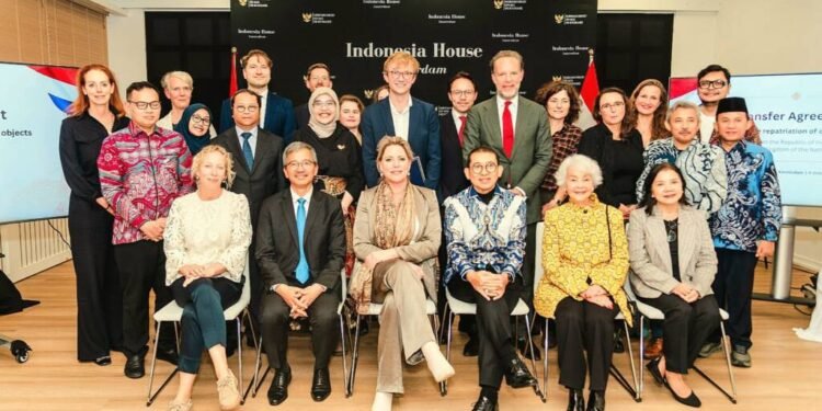 Indonesia Pulangkan 30 Ribu Koleksi Dubois dan 20 Artefak dari Belanda