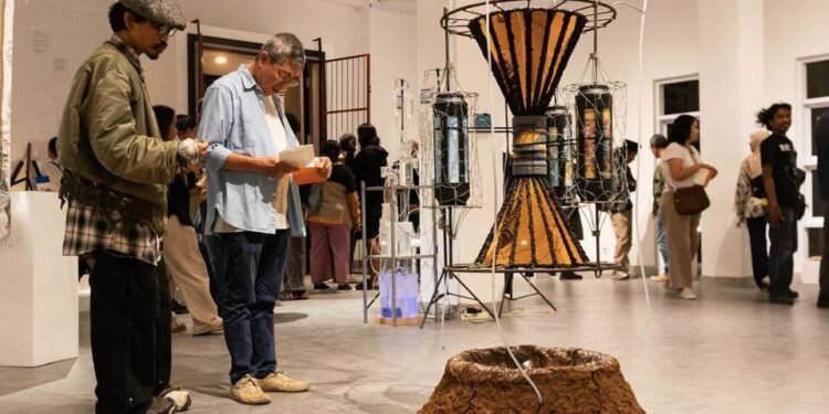 Pameran Dimensions Variable Memetakan Jejak Keberlangsungan Manusia