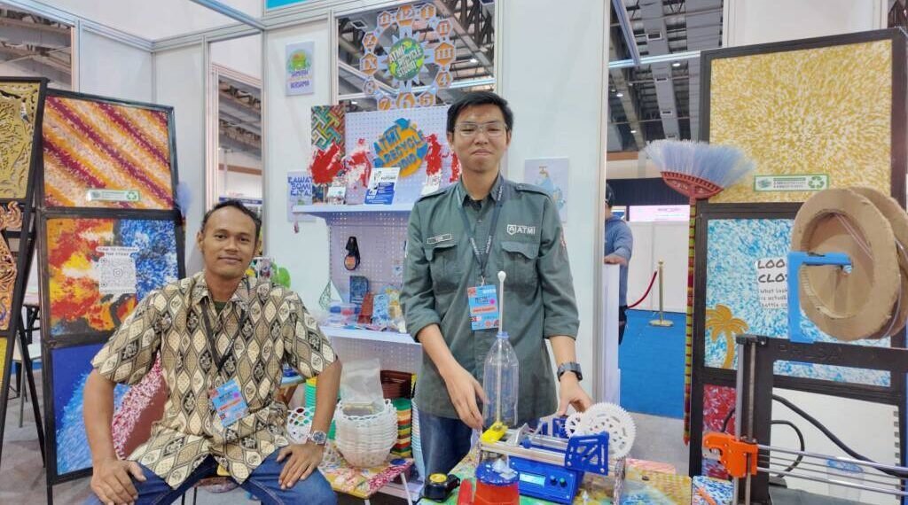 Inovasi Daur Ulang Berbasis Mekatronika, Mahasiswa ATMI Cikarang Olah Plastik Jadi Karya